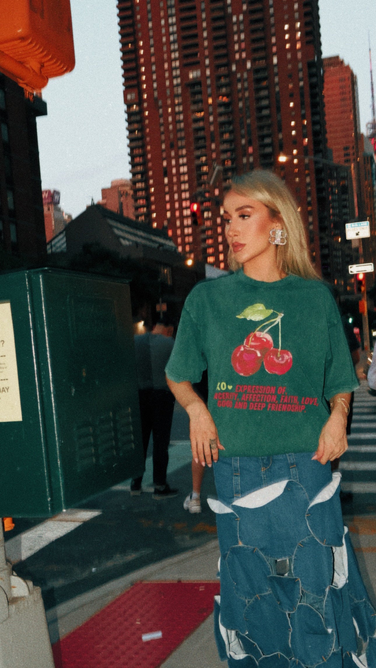 XO.Tshirt Oversize. Green/Lucky Three Cherries